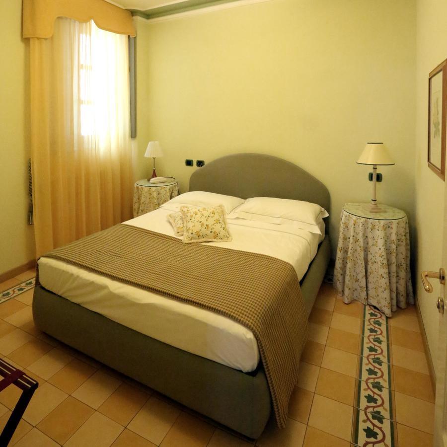 Albergo Castiglione Langhe Castiglione Tinella Exterior foto